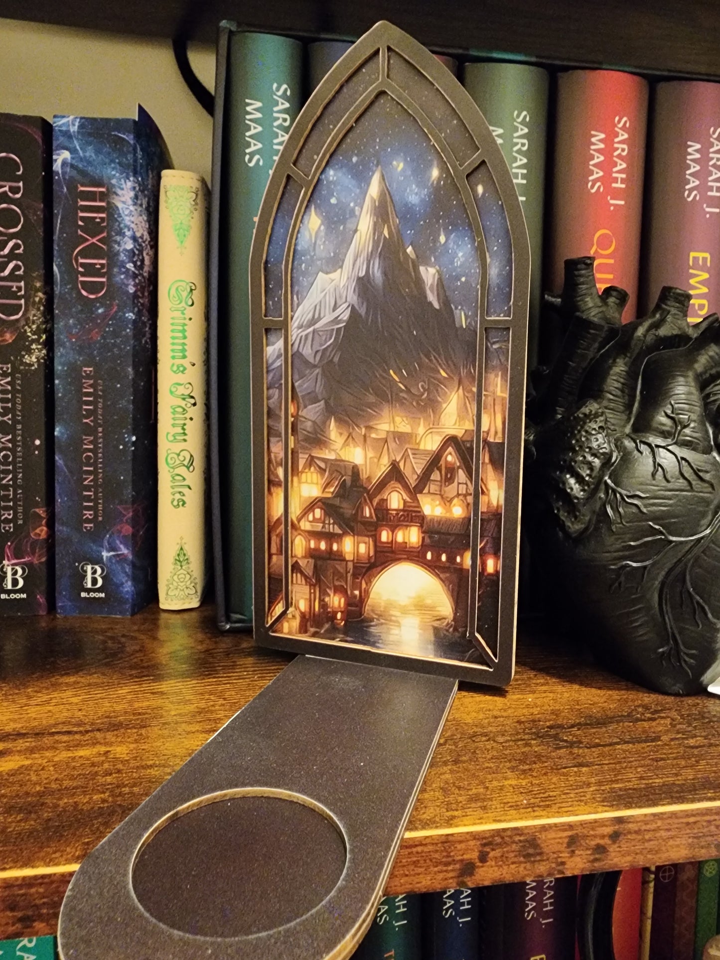Velaris Bookshelf Decor